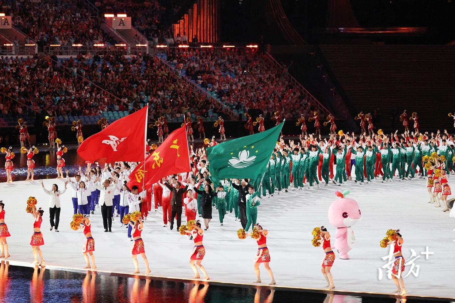 自由人聘请克里斯·德马科担任教练时，曾征求库里对他的评价